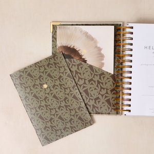 MINIMAL 2026 Daily Planner: PETUNIA