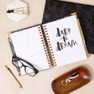 MINIMAL 2026 Daily Planner: NOIR
