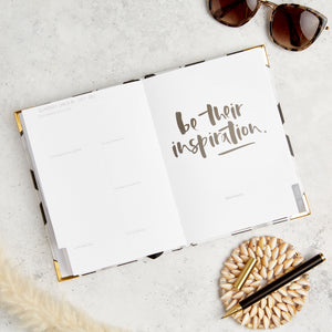 Petite 2024 Weekly Planner: TILE